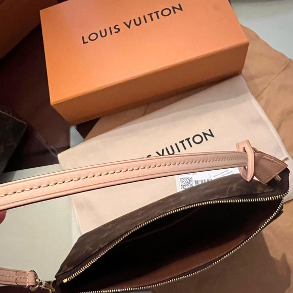 Authentic Louis Vuitton Pochette Accessories - Picture 4 of 8